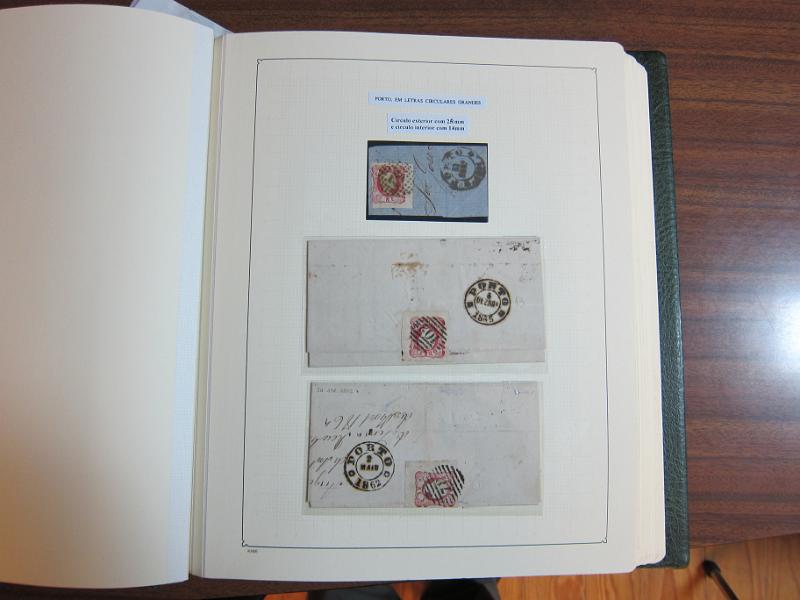 0014 (18).jpg -     Lote:    14      Marcofilia      Lotes Especiais       Descrição:      Portugal.   Colecção montada em dois álbuns com estudo especializado das marcas de duplo círculo e circulares do Porto, com selos de diversas emissões e cartas. Lote a ver.        Lote       Valor Base:     &euro; 1.500,00     Valor Venda:     &euro; 1.500,00     